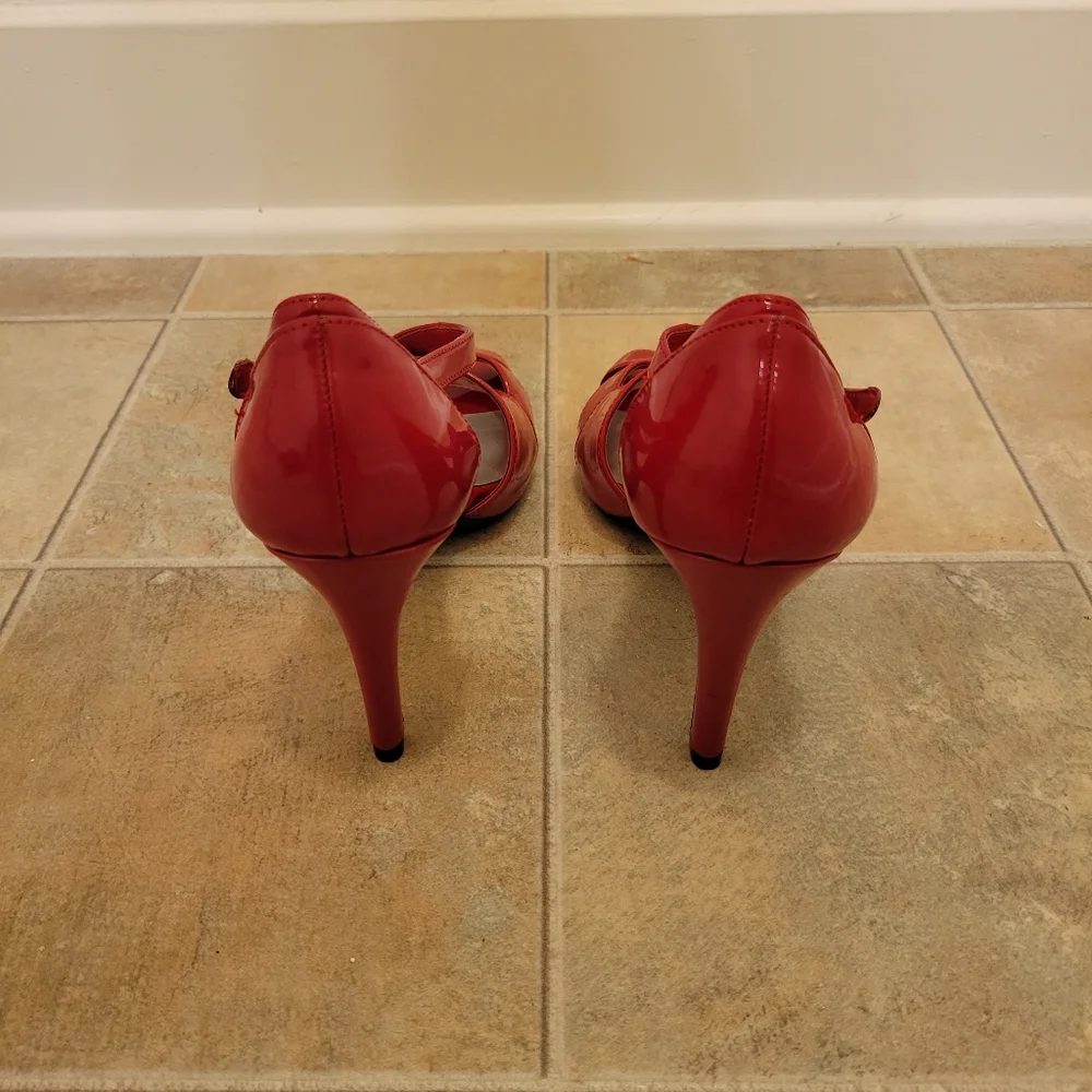 Red Heels 👠 - Picture 4 of 5